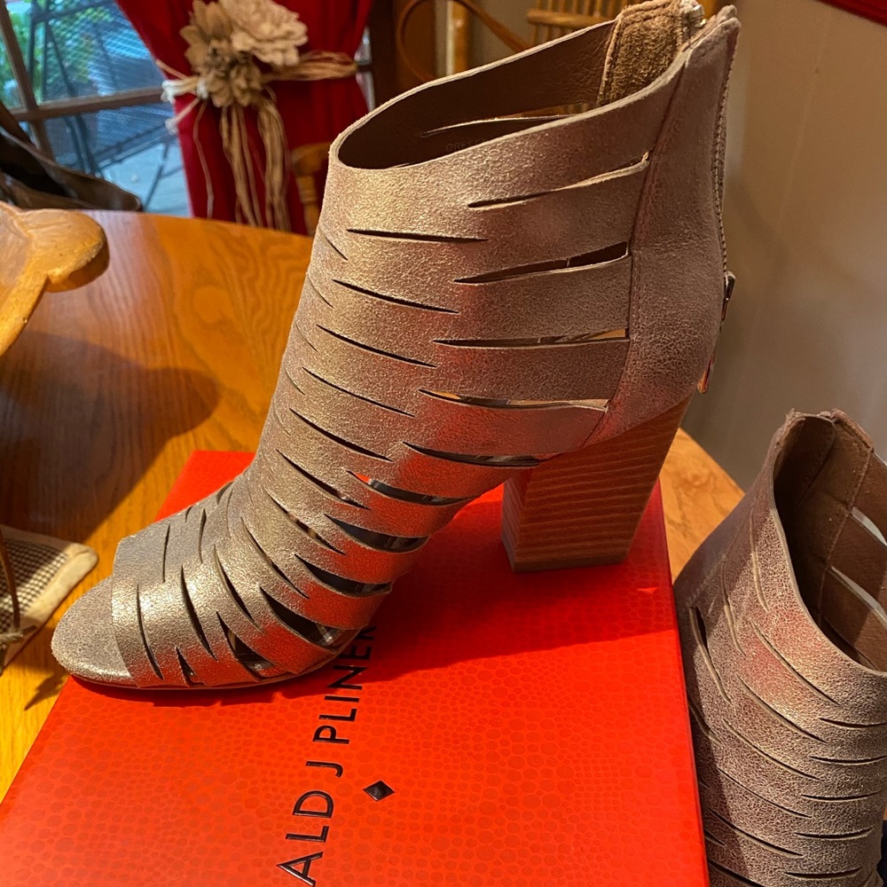 Donald Pliner shoes.